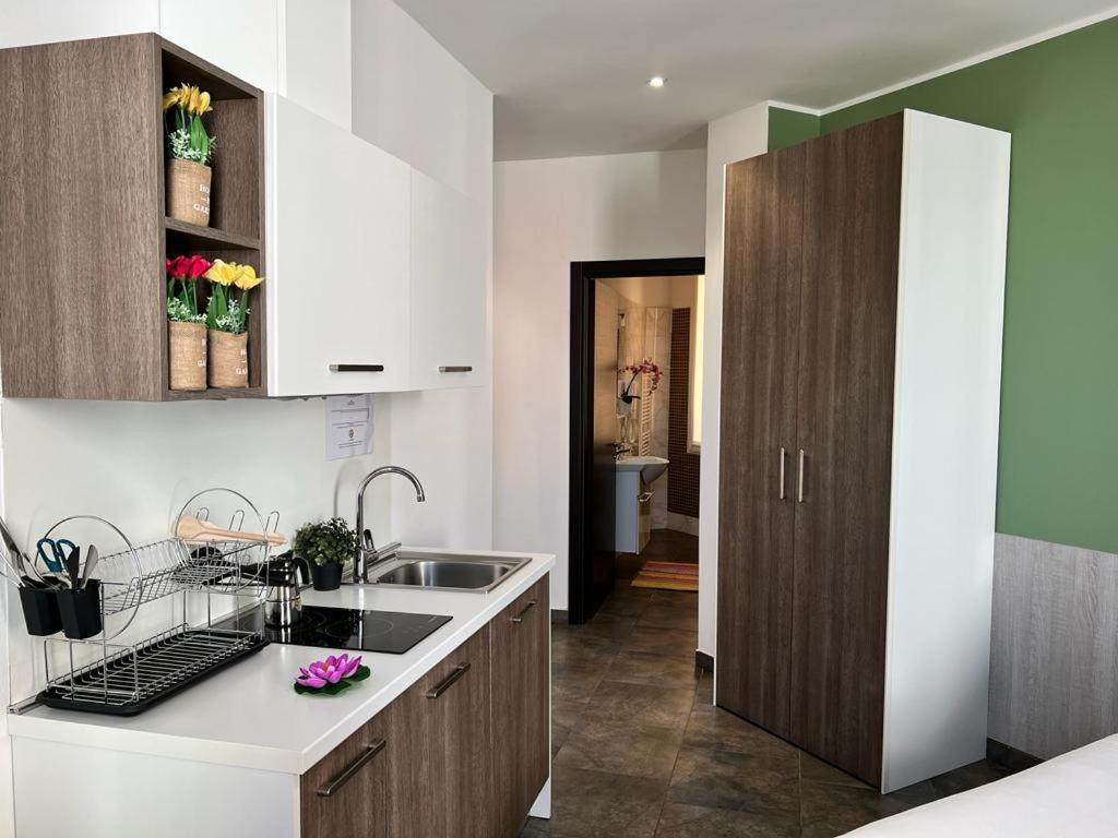 نوفارا Bnbook Residence Matteotti المظهر الخارجي الصورة
